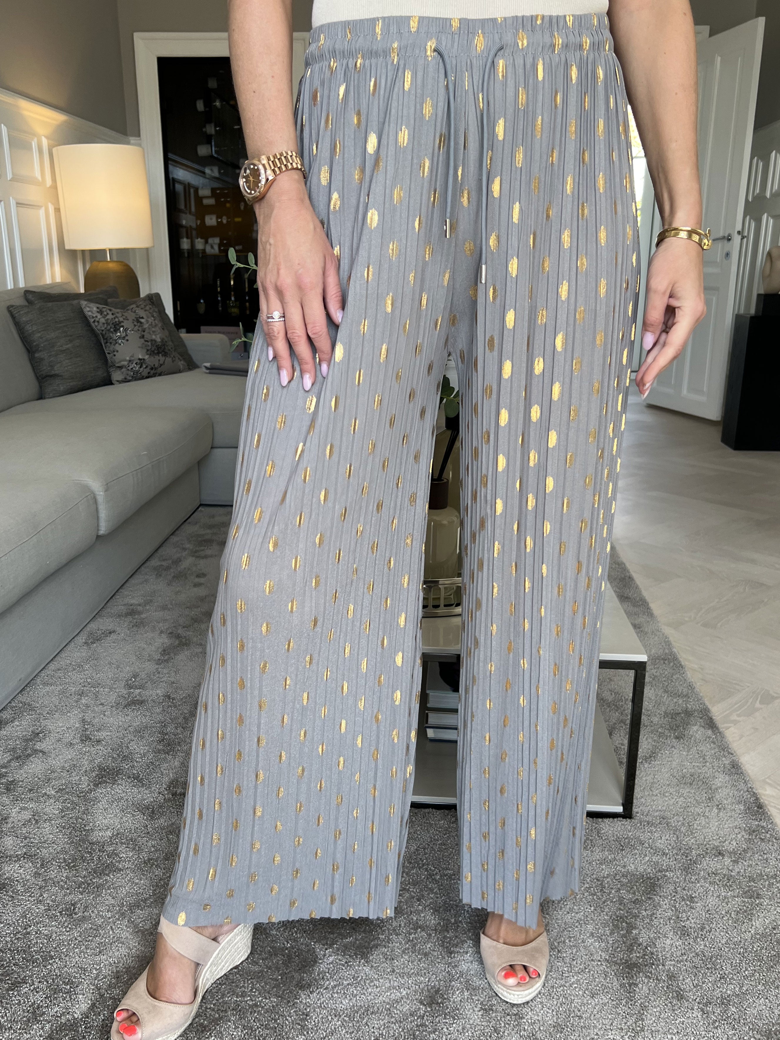 Aleta - Plisserade byxor med prickar